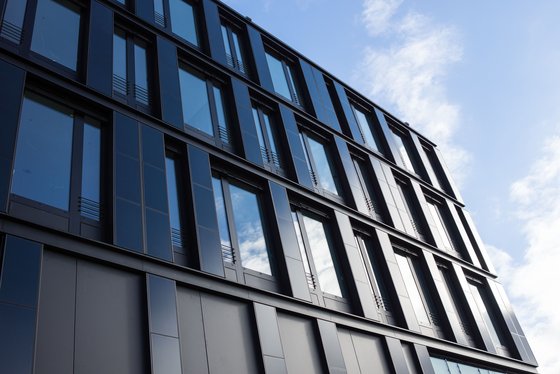 Solarfassade des ZSW in Stuttgart-Vaihingen